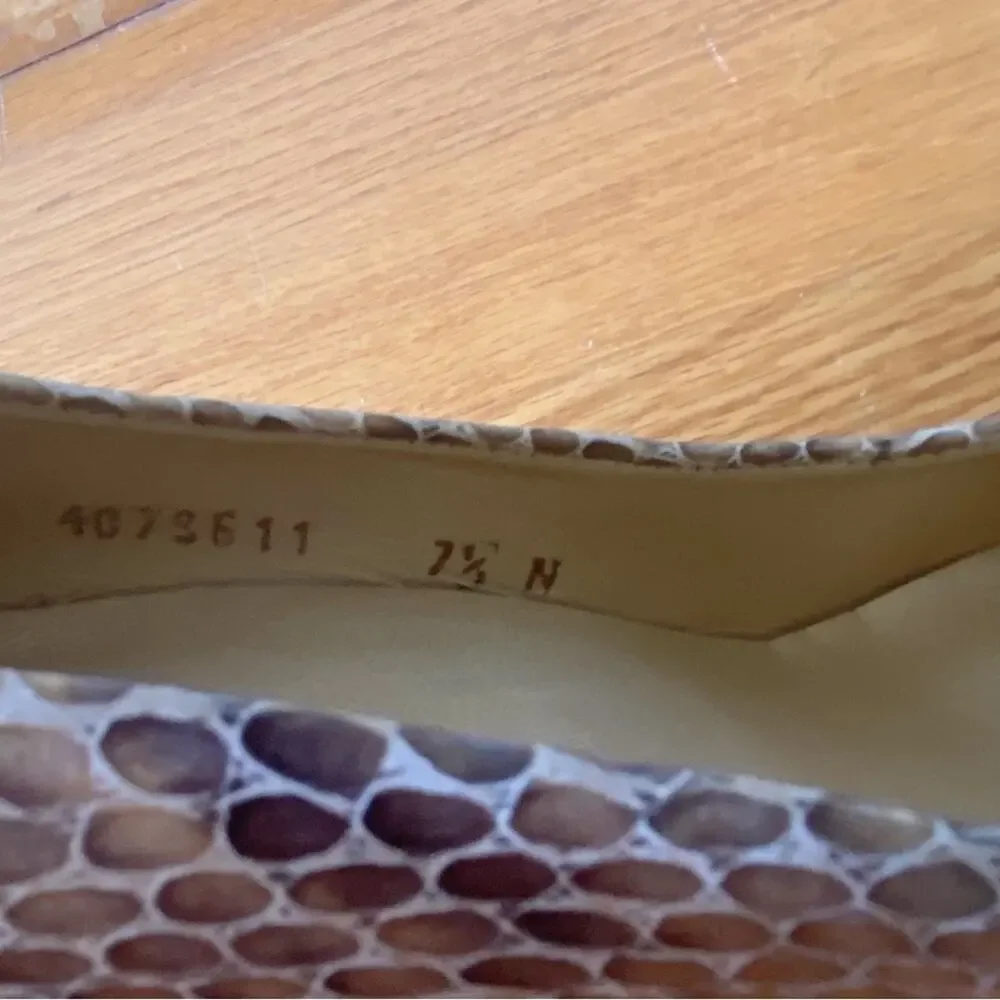 Stuart Weitzman | Plainfield Snake Skin Patent Leather Pumps Peep Toe Tan 7.5 N